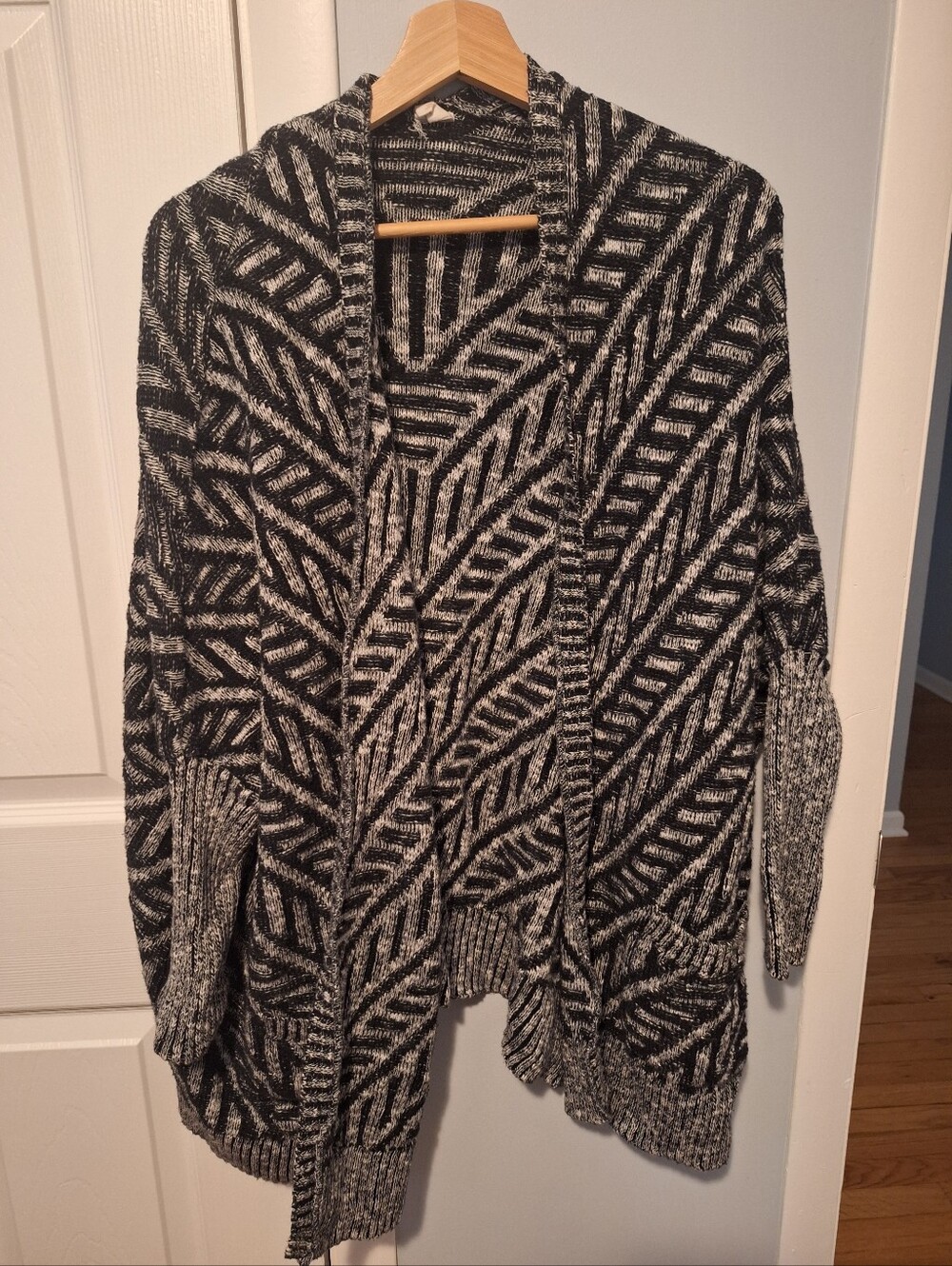 Sun & Shadow Black and Gray Open-Front Knit Cardigan